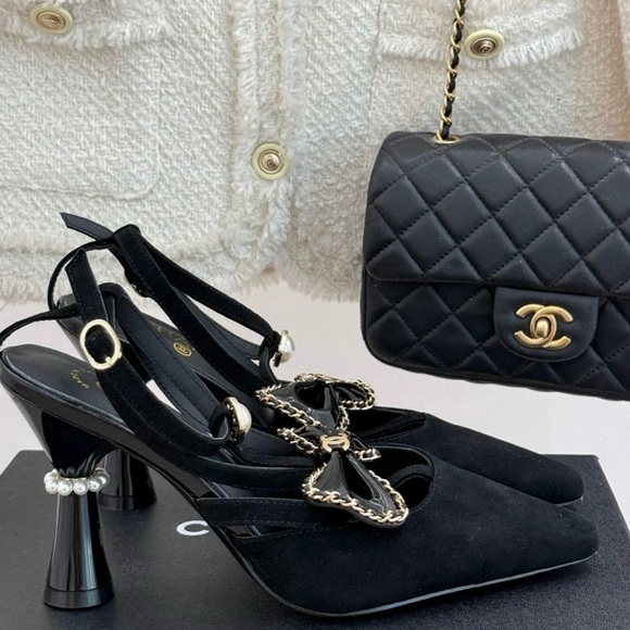 100% authentic Chanel bow heels with pearl embellishment for charity sale - Picture 2 of 12